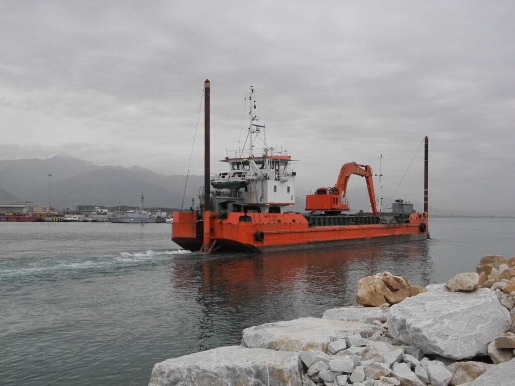 La Dragaggi Srl - Dragaggi portuali - Marina di Carrara