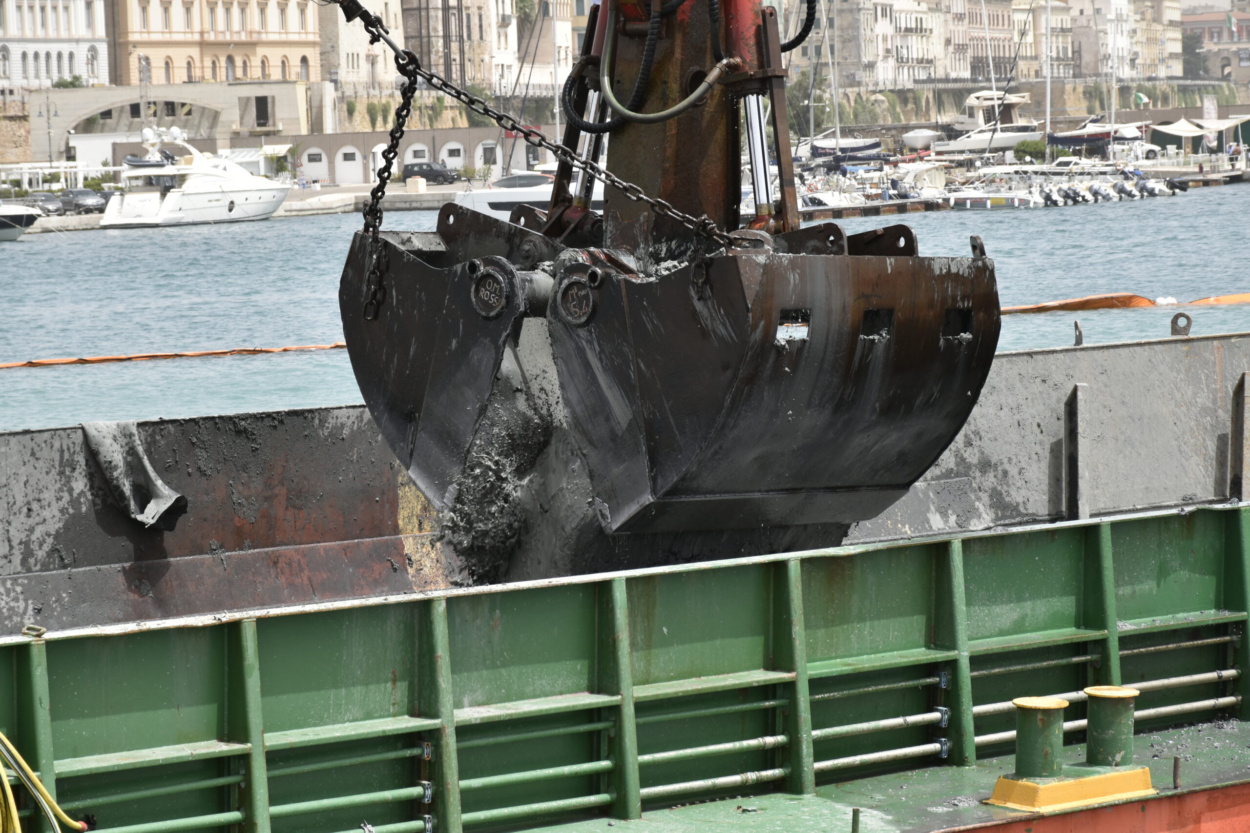 La-Dragaggi-Srl-Dragaggi-portuali-Taranto-2024